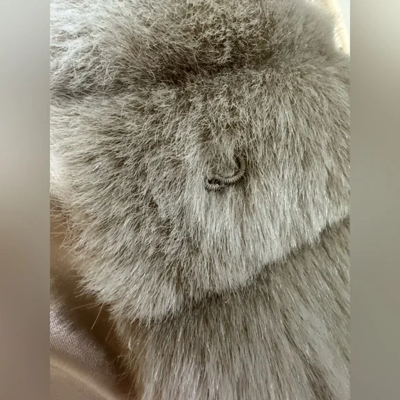 Dennis Basso Elegant Tan Faux Fur Coat sz L - Picture 8 of 10